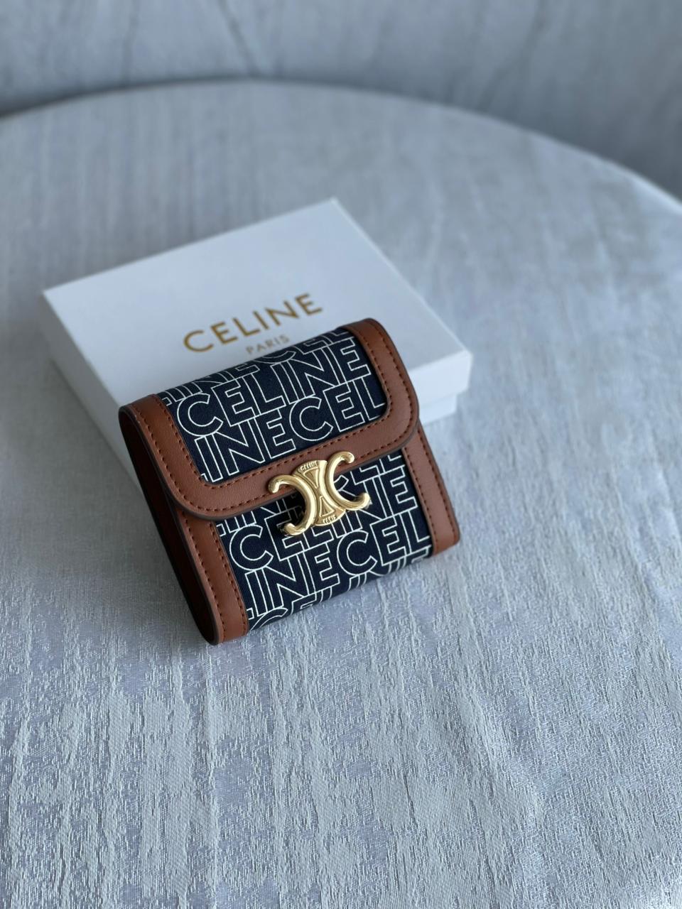 【関税&送料込】Celine Triomphe Small Wallet NWT Authentic Celine Triumph Compact Wallet Shiny Calfskin